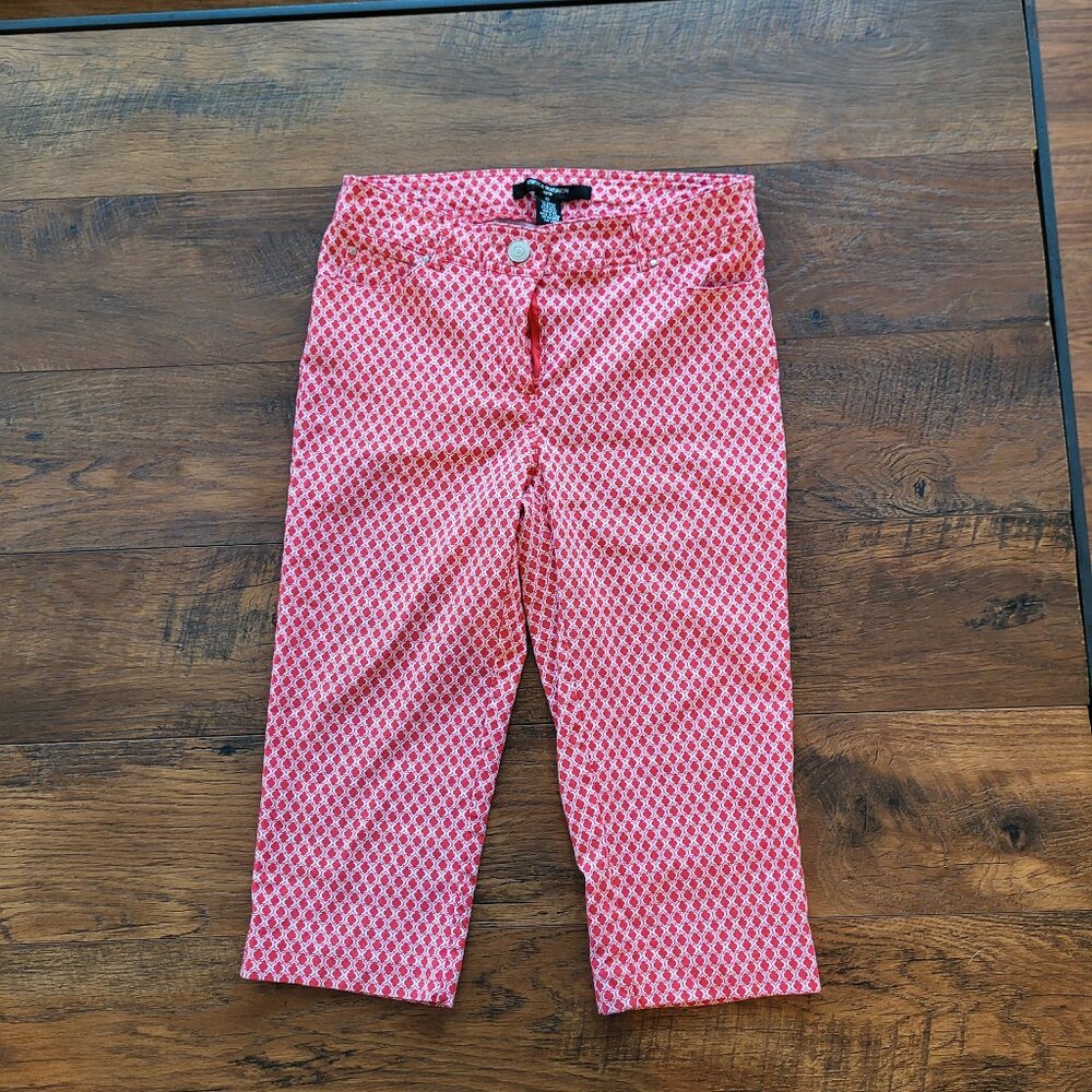 89th and Madison capri, size 10, coral and white pattern